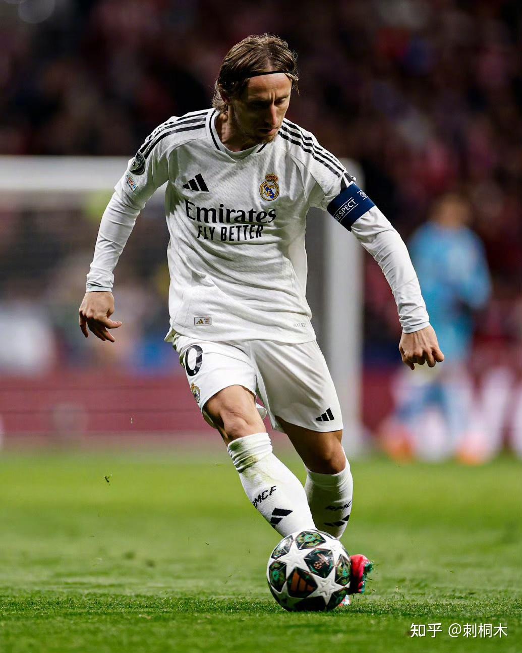 滑手扮关公成都街头玩滑板