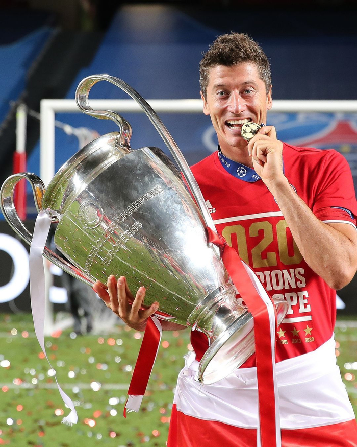 每体：德容未能参与赛前集中，能否出战本轮联赛成疑