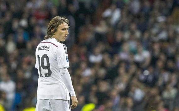 记者：韩鹏仍是泰山主帅，但俱乐部需要找个名义上的“主帅”