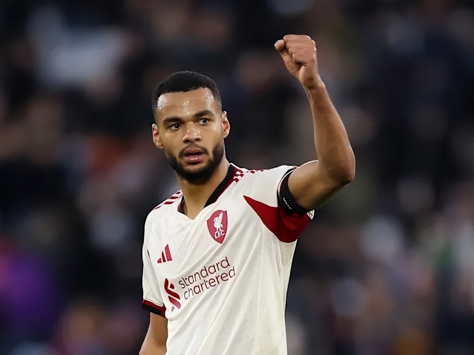 奥莱报：迪马利亚壁画遭到涂污，青训教练指责罗萨里奥球迷