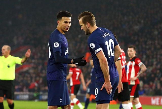 足球报：海港内部鼓励球员放开去打，高层无条件信任穆斯卡特